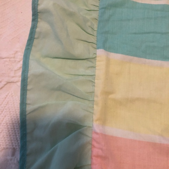 Pretty Pastel 80’s Ruffled Pillowcase - Picture 3 of 4